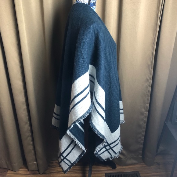 Woolrich Poncho Wrap Shrug Open Front Sweater - One Size - Picture 7 of 11